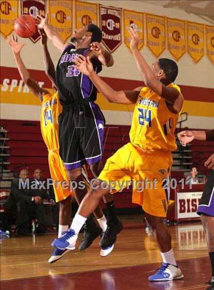 Thumbnail 1 in Crenshaw vs. Eastside (SFV Invitational) photogallery.