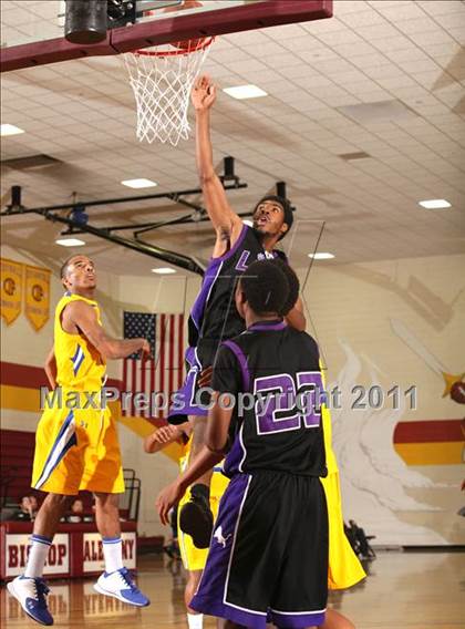 Thumbnail 2 in Crenshaw vs. Eastside (SFV Invitational) photogallery.