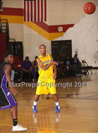 Thumbnail 3 in Crenshaw vs. Eastside (SFV Invitational) photogallery.