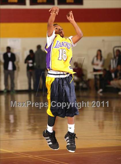 Thumbnail 3 in Crenshaw vs. Eastside (SFV Invitational) photogallery.