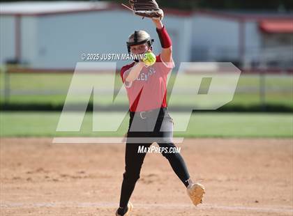 Thumbnail 1 in Mayflower @ Glen Rose photogallery.