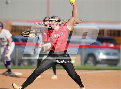 Thumbnail 2 in Mayflower @ Glen Rose photogallery.