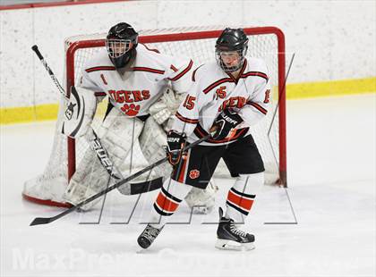 Thumbnail 2 in Ridgefield vs. New Canaan (FCIAC Semifinal) photogallery.