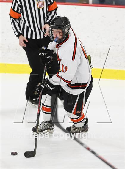 Thumbnail 2 in Ridgefield vs. New Canaan (FCIAC Semifinal) photogallery.