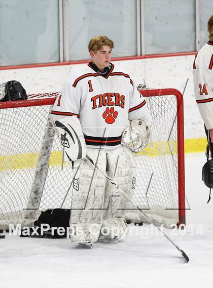 Thumbnail 3 in Ridgefield vs. New Canaan (FCIAC Semifinal) photogallery.