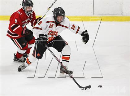 Thumbnail 2 in Ridgefield vs. New Canaan (FCIAC Semifinal) photogallery.