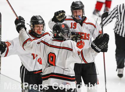 Thumbnail 3 in Ridgefield vs. New Canaan (FCIAC Semifinal) photogallery.