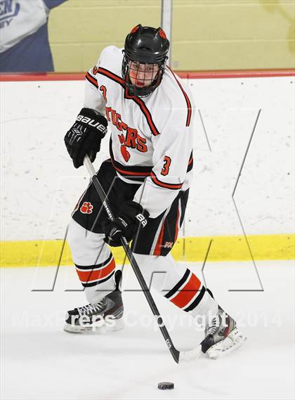 Thumbnail 3 in Ridgefield vs. New Canaan (FCIAC Semifinal) photogallery.