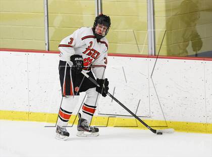 Thumbnail 3 in Ridgefield vs. New Canaan (FCIAC Semifinal) photogallery.