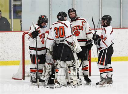 Thumbnail 2 in Ridgefield vs. New Canaan (FCIAC Semifinal) photogallery.