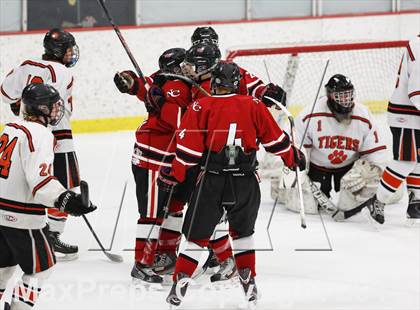 Thumbnail 3 in Ridgefield vs. New Canaan (FCIAC Semifinal) photogallery.
