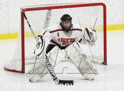 Thumbnail 3 in Ridgefield vs. New Canaan (FCIAC Semifinal) photogallery.
