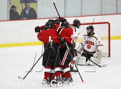 Thumbnail 1 in Ridgefield vs. New Canaan (FCIAC Semifinal) photogallery.