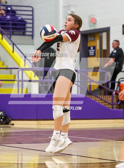Thumbnail 2 in Ponder vs. Callisburg (UIL 3A Volleyball Area) photogallery.
