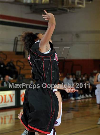 Thumbnail 3 in Miller [A. B.] vs. Fontana (Lady Bears Holiday Classic) photogallery.