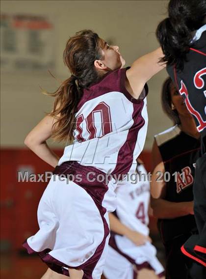 Thumbnail 3 in Miller [A. B.] vs. Fontana (Lady Bears Holiday Classic) photogallery.
