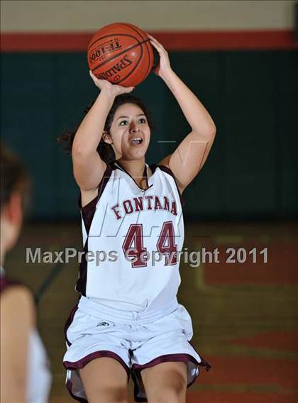 Thumbnail 2 in Miller [A. B.] vs. Fontana (Lady Bears Holiday Classic) photogallery.