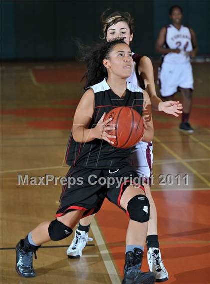 Thumbnail 1 in Miller [A. B.] vs. Fontana (Lady Bears Holiday Classic) photogallery.