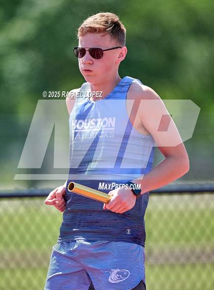 Thumbnail 2 in Lake Houston Conquerors Invitational (4x400M) photogallery.