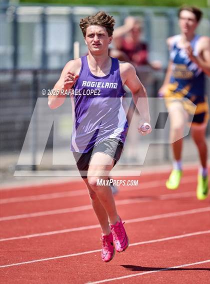 Thumbnail 2 in Lake Houston Conquerors Invitational (4x400M) photogallery.