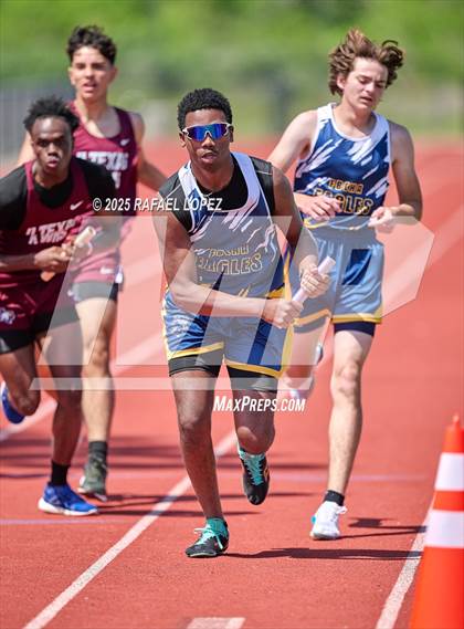 Thumbnail 3 in Lake Houston Conquerors Invitational (4x400M) photogallery.