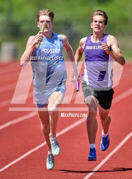 Thumbnail 3 in Lake Houston Conquerors Invitational (4x400M) photogallery.