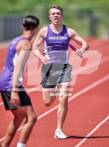 Thumbnail 3 in Lake Houston Conquerors Invitational (4x400M) photogallery.