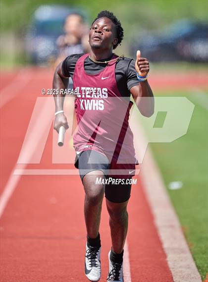 Thumbnail 3 in Lake Houston Conquerors Invitational (4x400M) photogallery.