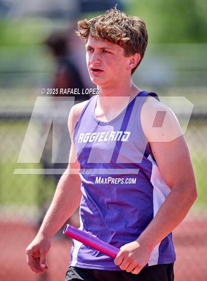 Thumbnail 3 in Lake Houston Conquerors Invitational (4x400M) photogallery.