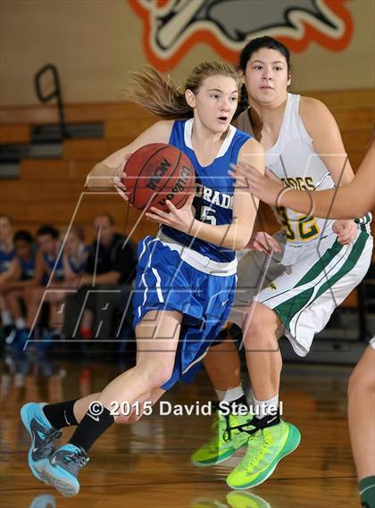 Thumbnail 2 in El Dorado vs. Argonaut (Cosumnes Oaks Tournament) photogallery.