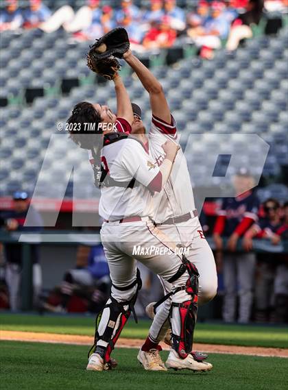 Thumbnail 1 in Esperanza vs. Los Alamitos photogallery.
