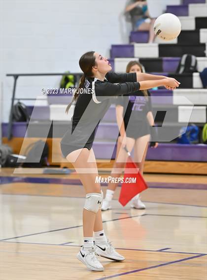 Thumbnail 2 in Northwest Christian vs. Snowflake photogallery.
