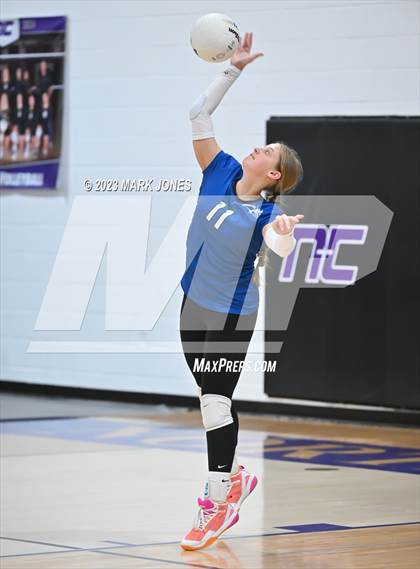 Thumbnail 1 in Northwest Christian vs. Snowflake photogallery.
