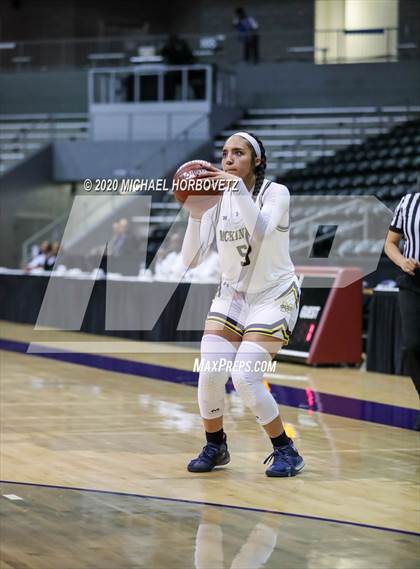 Thumbnail 2 in McKinney vs. Hendrickson (UIL 6A Regional Semifinal Playoff) photogallery.