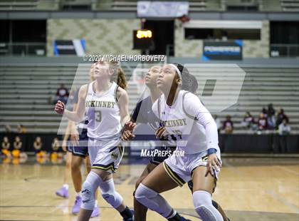 Thumbnail 2 in McKinney vs. Hendrickson (UIL 6A Regional Semifinal Playoff) photogallery.
