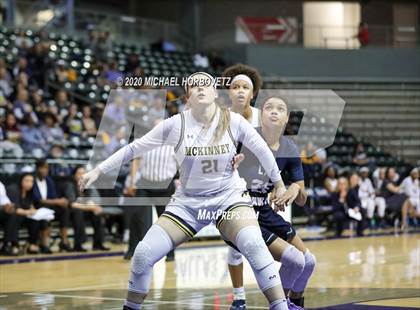 Thumbnail 1 in McKinney vs. Hendrickson (UIL 6A Regional Semifinal Playoff) photogallery.