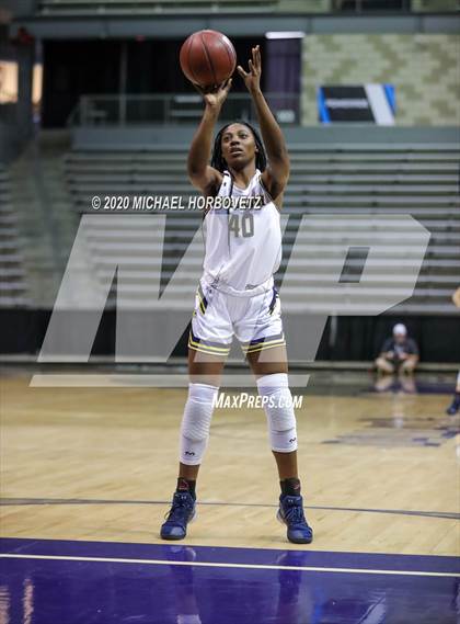Thumbnail 3 in McKinney vs. Hendrickson (UIL 6A Regional Semifinal Playoff) photogallery.