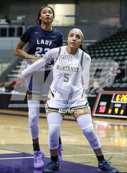 Thumbnail 3 in McKinney vs. Hendrickson (UIL 6A Regional Semifinal Playoff) photogallery.