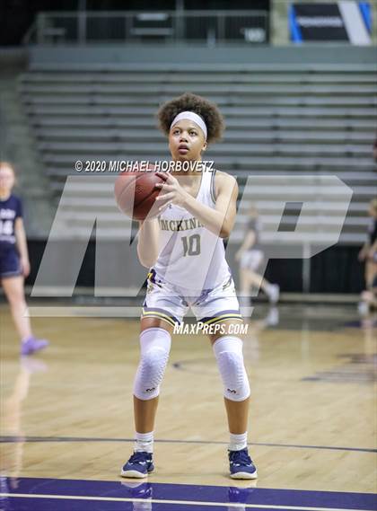 Thumbnail 2 in McKinney vs. Hendrickson (UIL 6A Regional Semifinal Playoff) photogallery.