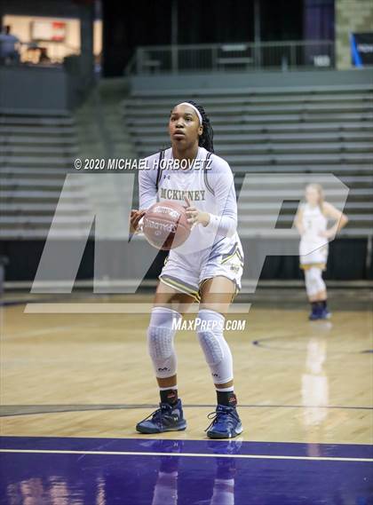 Thumbnail 3 in McKinney vs. Hendrickson (UIL 6A Regional Semifinal Playoff) photogallery.