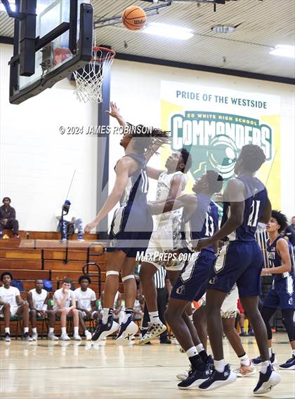 Thumbnail 3 in University Christian vs Oakleaf (Martin Luther King Jr. Showcase) photogallery.