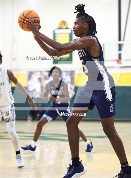 Thumbnail 3 in University Christian vs Oakleaf (Martin Luther King Jr. Showcase) photogallery.