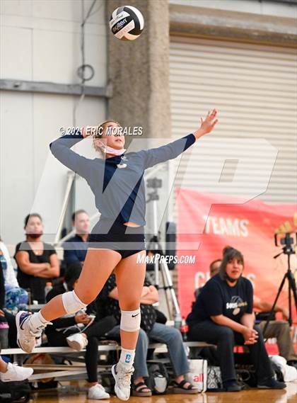 Thumbnail 2 in Flintridge Sacred Heart vs Bonita Vista (Southern California Invitational) photogallery.