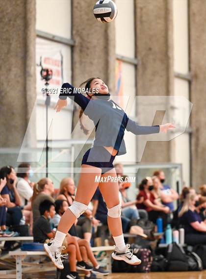 Thumbnail 3 in Flintridge Sacred Heart vs Bonita Vista (Southern California Invitational) photogallery.