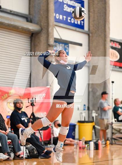 Thumbnail 1 in Flintridge Sacred Heart vs Bonita Vista (Southern California Invitational) photogallery.