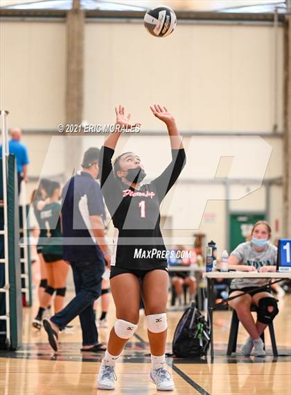 Thumbnail 3 in Flintridge Sacred Heart vs Bonita Vista (Southern California Invitational) photogallery.