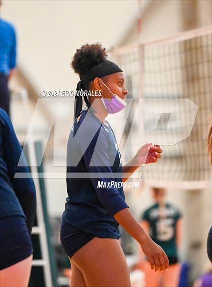 Thumbnail 2 in Flintridge Sacred Heart vs Bonita Vista (Southern California Invitational) photogallery.