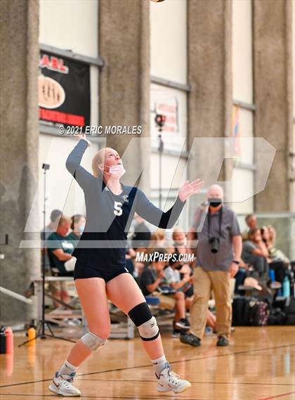 Thumbnail 3 in Flintridge Sacred Heart vs Bonita Vista (Southern California Invitational) photogallery.