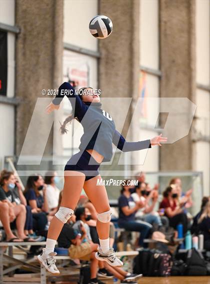 Thumbnail 1 in Flintridge Sacred Heart vs Bonita Vista (Southern California Invitational) photogallery.