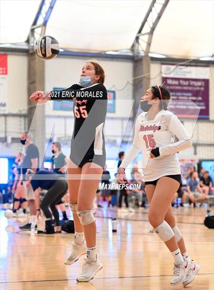 Thumbnail 3 in Flintridge Sacred Heart vs Bonita Vista (Southern California Invitational) photogallery.